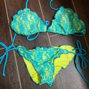 Scrunch bottom, lace overlay, sexy bikini